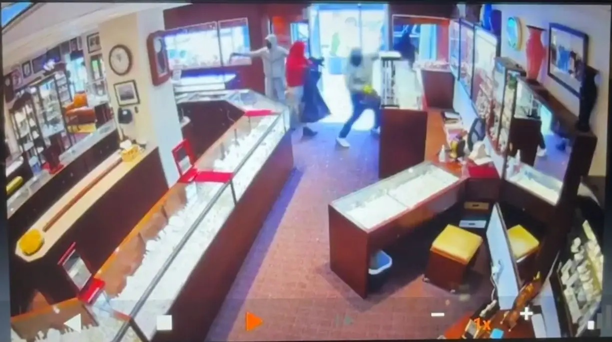 Bold $2 Million Jewelry Heist Rocks Seattle